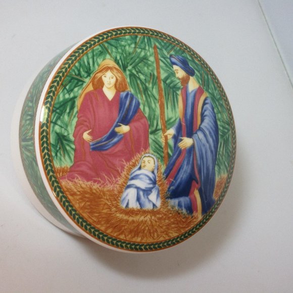 Mikasa HK506 Navidad Holiday Nativity Ceramic Covered Dish - Picture 4 of 9